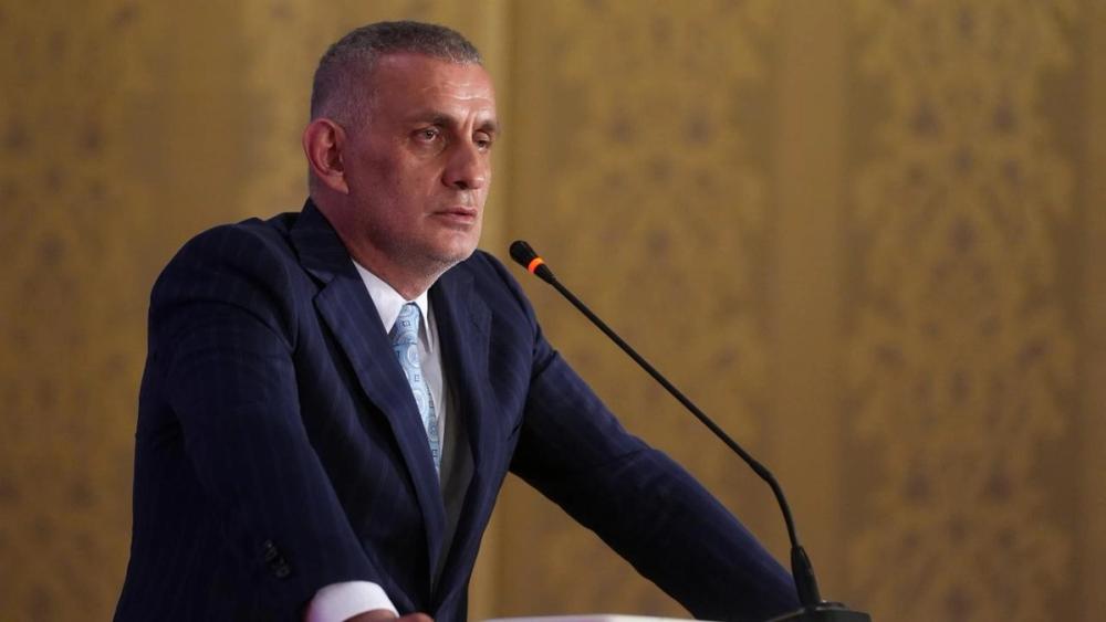 Galatasaray'a Kupa Töreninde Sürpriz: Şampiyonluk Kupasını TFF Başkanı Yerine Ural Aküzüm Verecek 