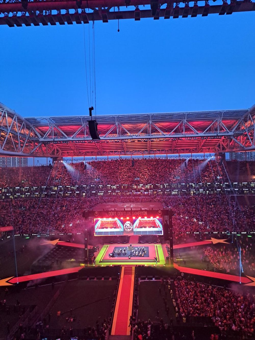 RAMS Park'ta şampiyonluk coşkusu: Galatasaray kutlamalara devam ediyor 🏟️💛❤️