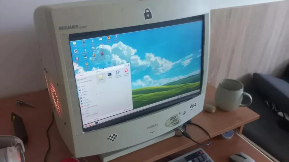 Dışı CRT Monitör İçi Oyuncu Bilgisayarı: Cyberpunk Açıyor