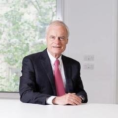 Dr Wolfhart Hauser