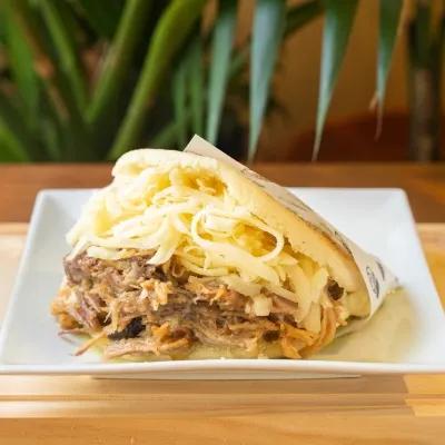 Foto de arepa de pernil