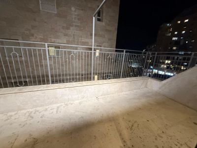 Luxurious high-end 3-bedroom apartment photo 2