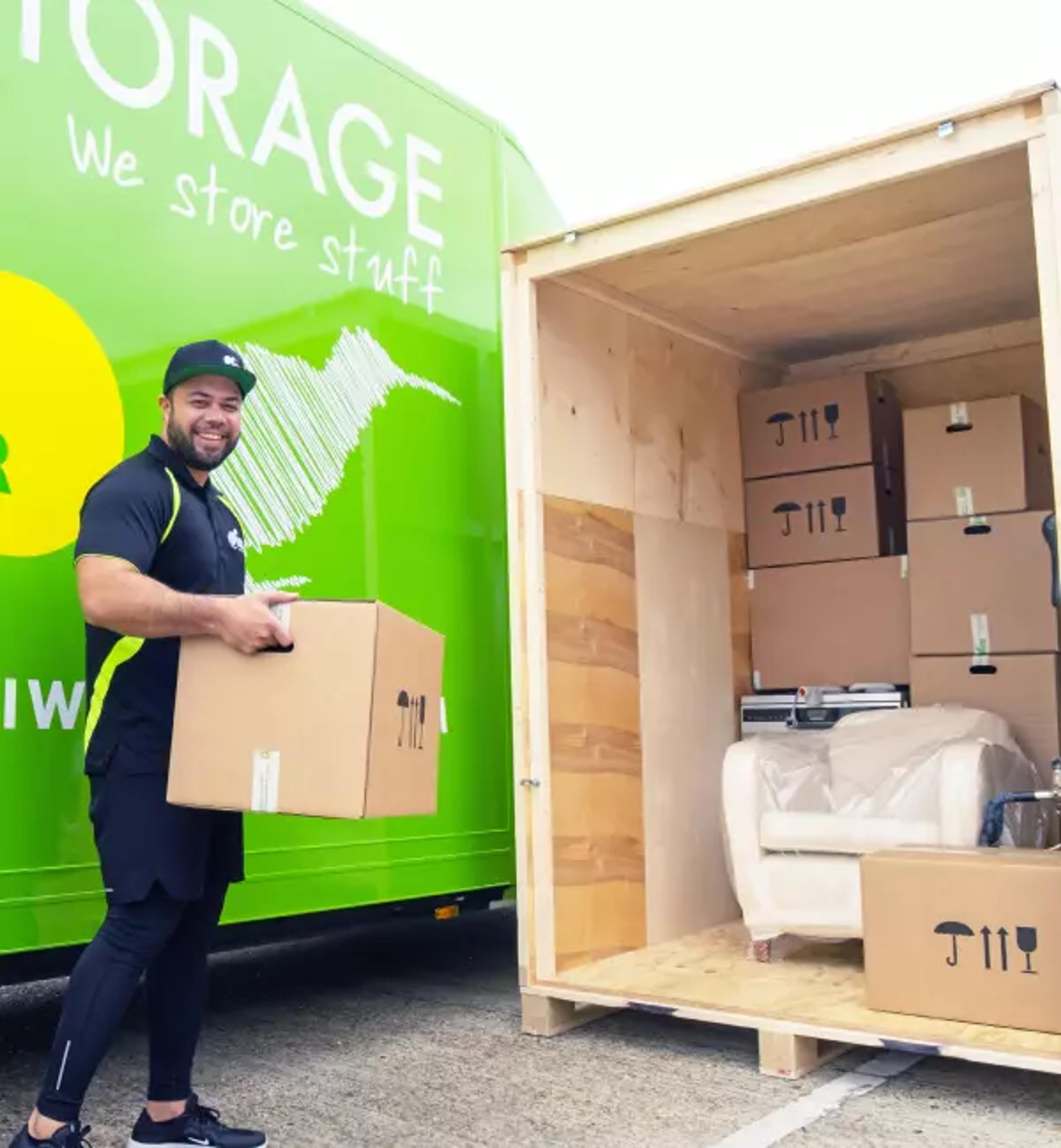 kiwi worker with boxes