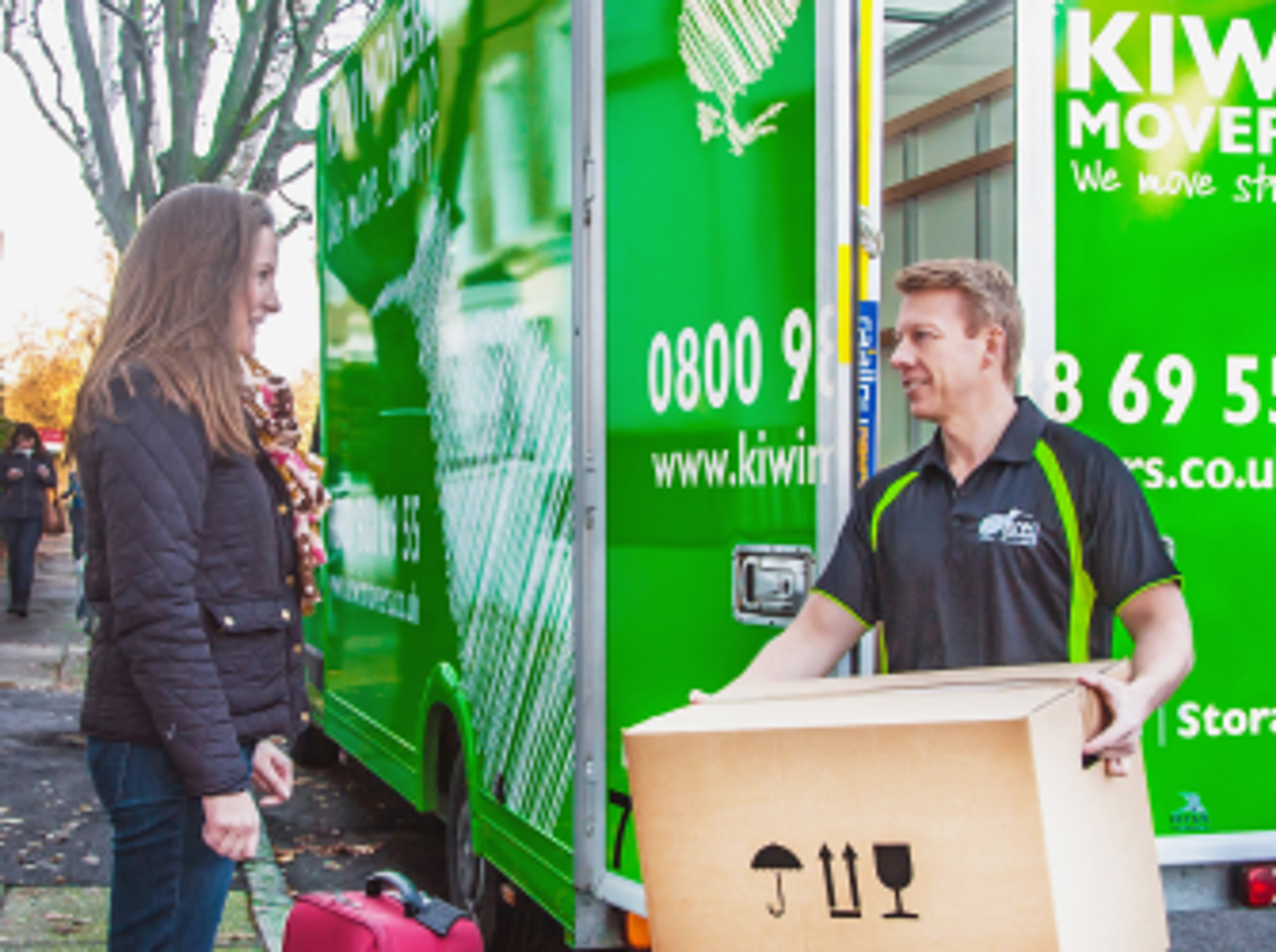 kiwi worker with boxes