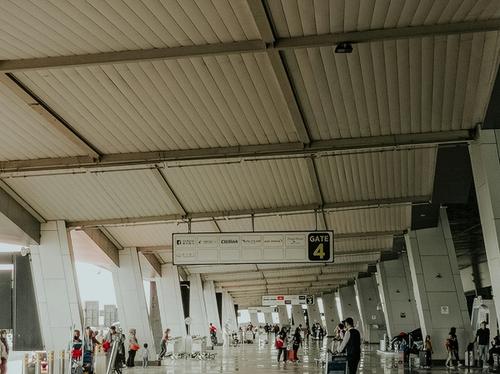 The Airport Is Lying to You: What Your First 24 Hours in a New Country Really Feel Like