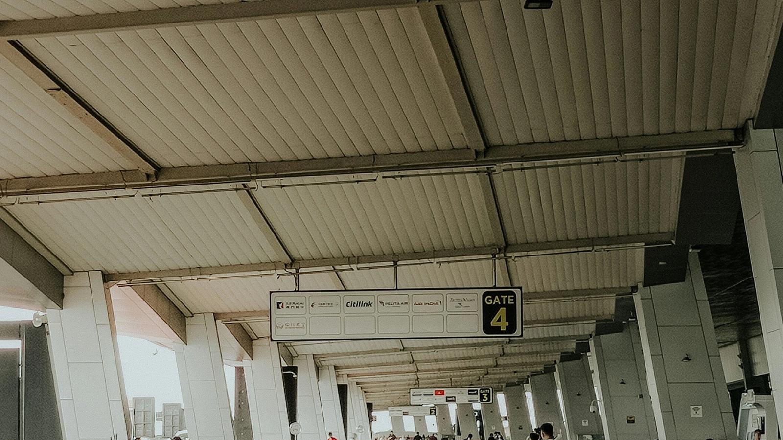 The Airport Is Lying to You: What Your First 24 Hours in a New Country Really Feel Like