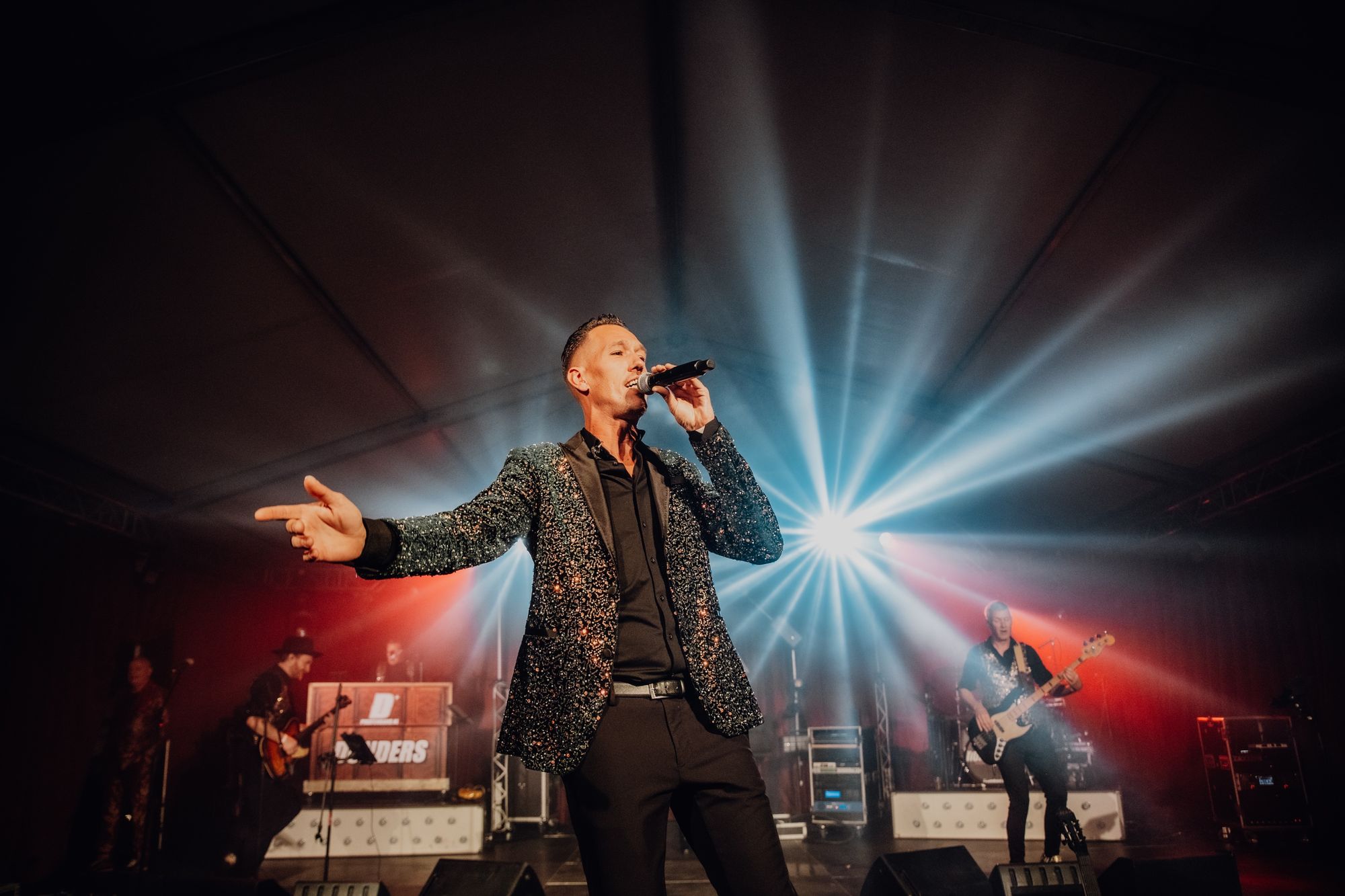 Piratenband Donders live op het podium