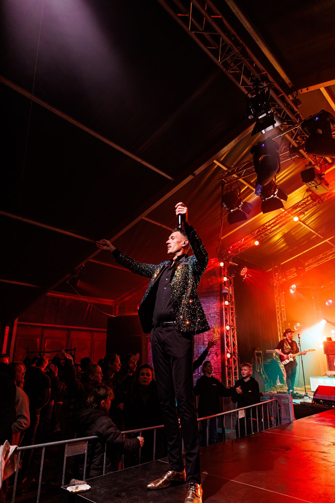 Piratenband Donders live op het podium