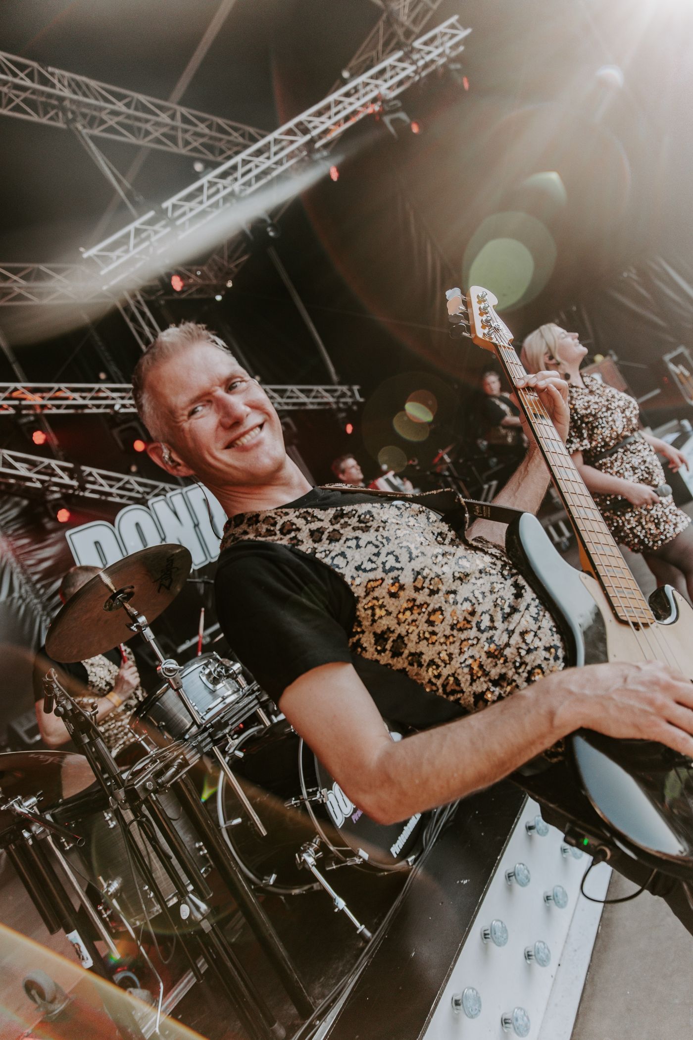 Piratenband Donders live op het podium
