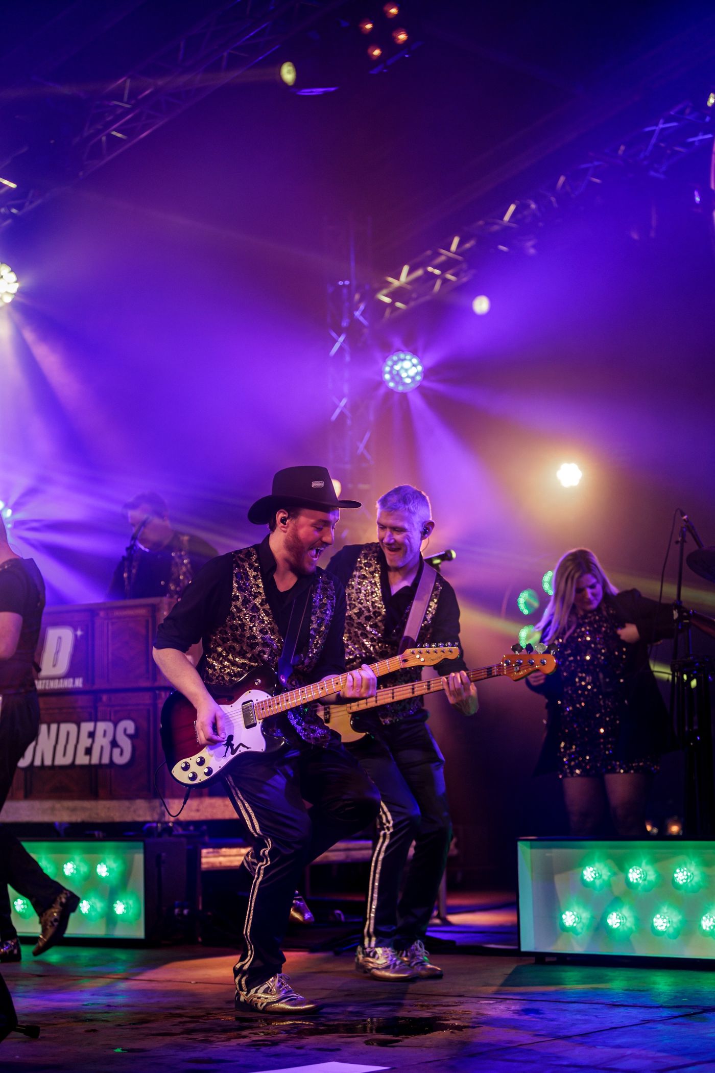 Piratenband Donders live op het podium