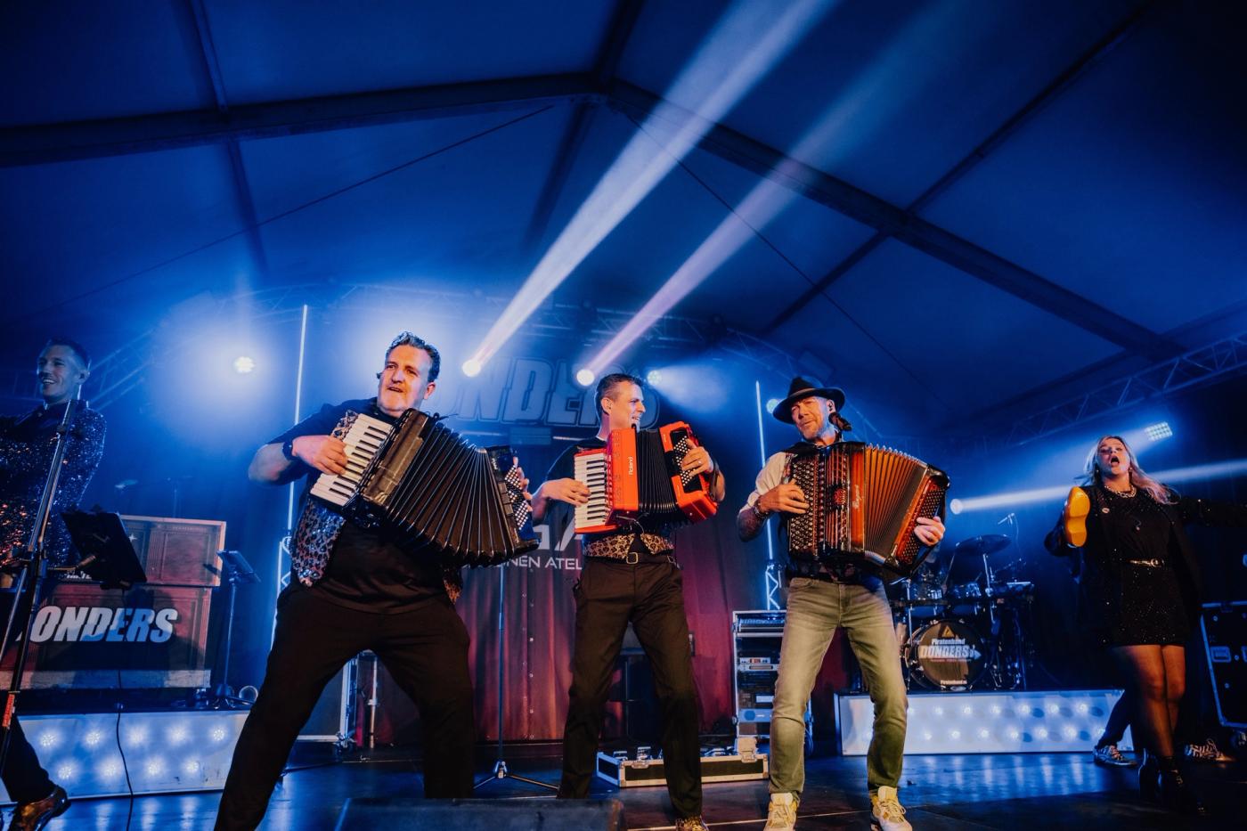 Piratenband Donders live op het podium