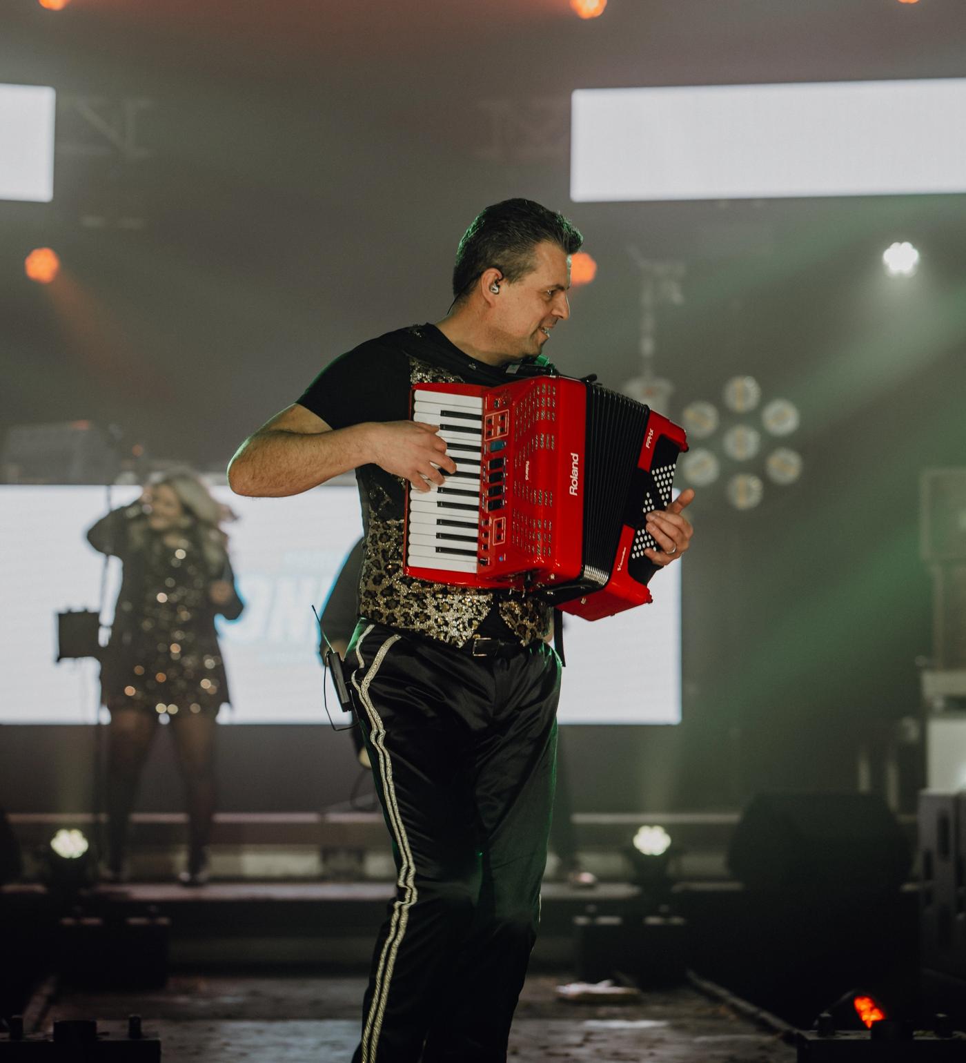Alouis, accordeon, zang
