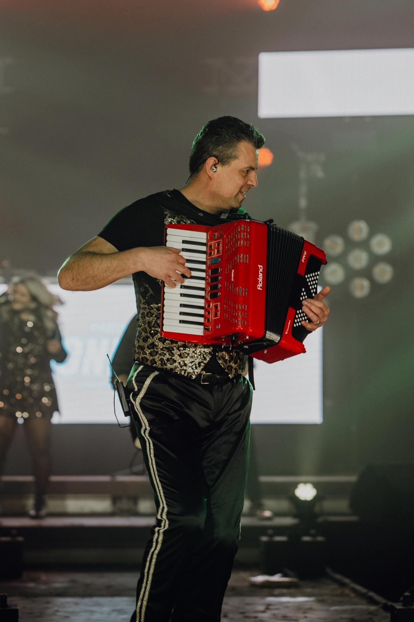 Alouis, accordeon, zang