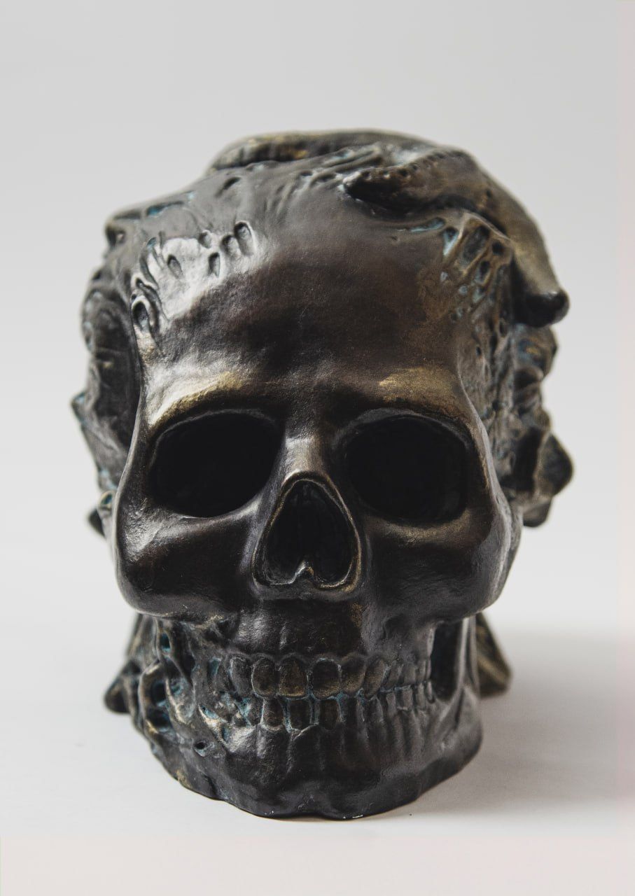 Placeholder image of a sculpture, front view