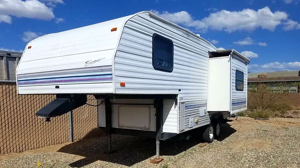 fifth-wheel RV trailer