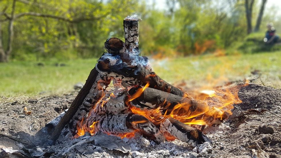 How to Build a Campfire | Outdoorsy RV Rental Marketplace