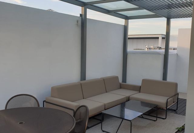 Skies Miltonia interior photo 1