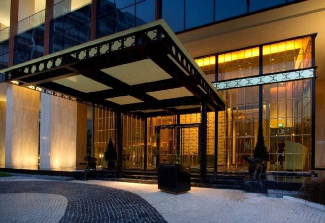 The Ritz-Carlton interior photo 5