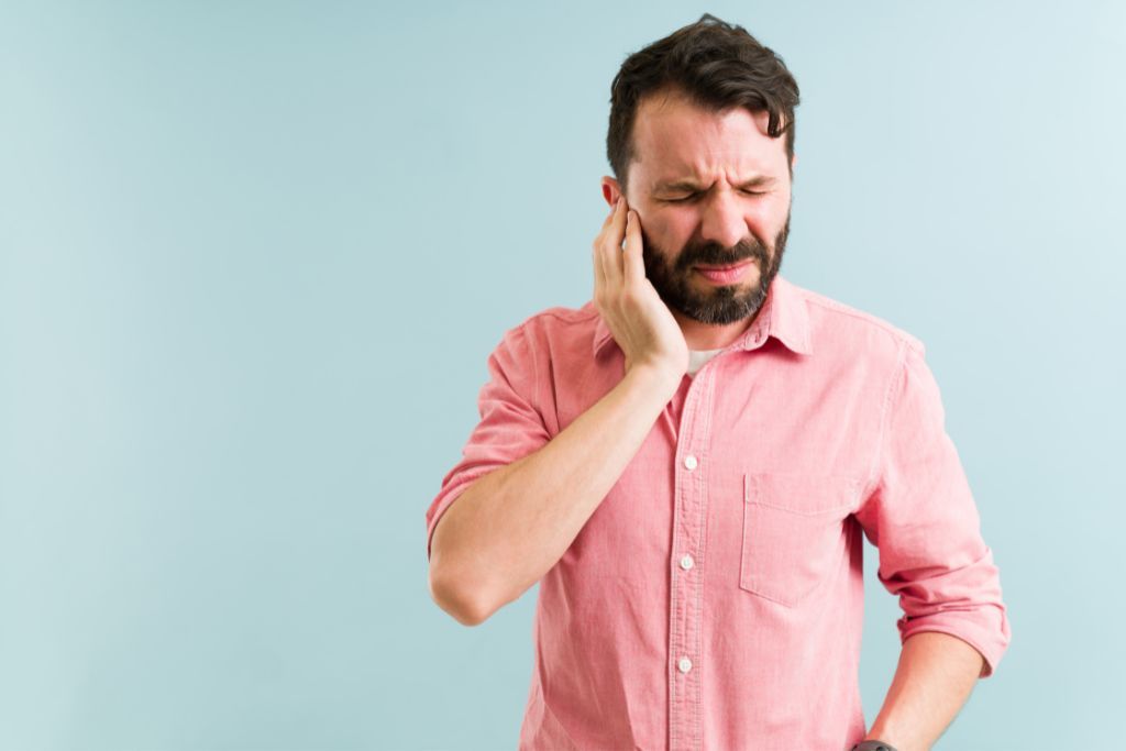 persona con tinnitus