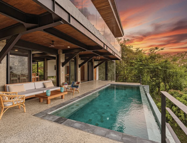 Las Brisas House