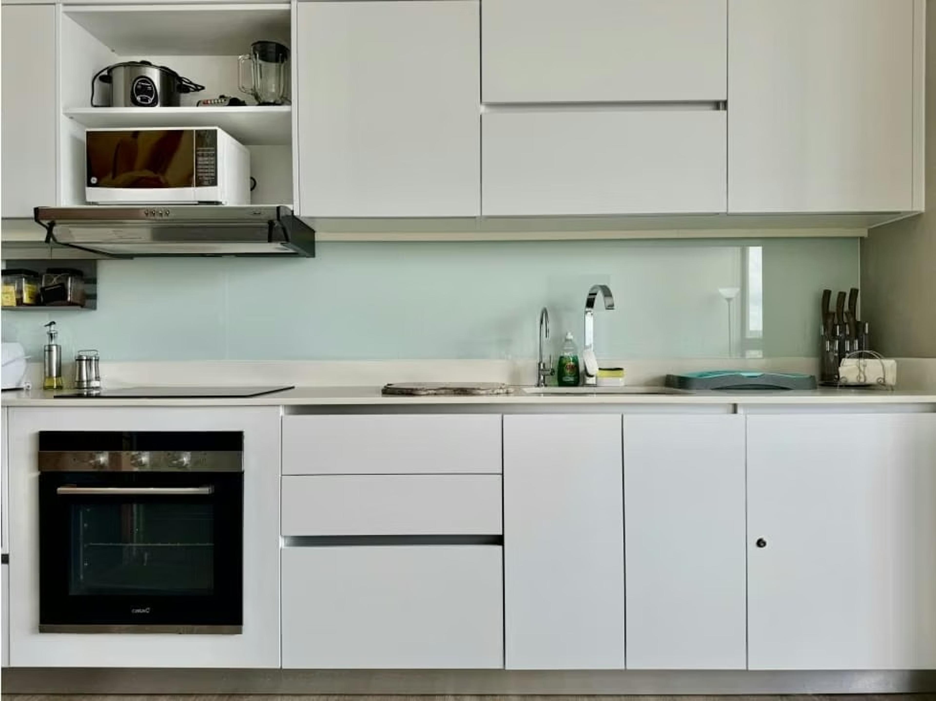 High-Rise One Bedroom Apartment 