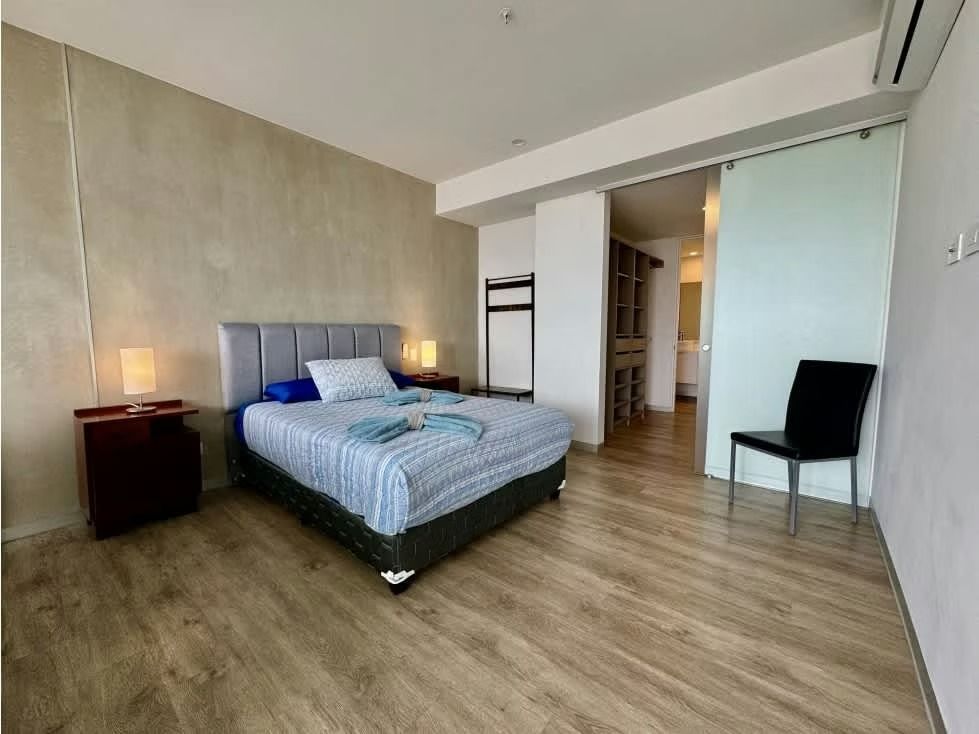High-Rise One Bedroom Apartment 