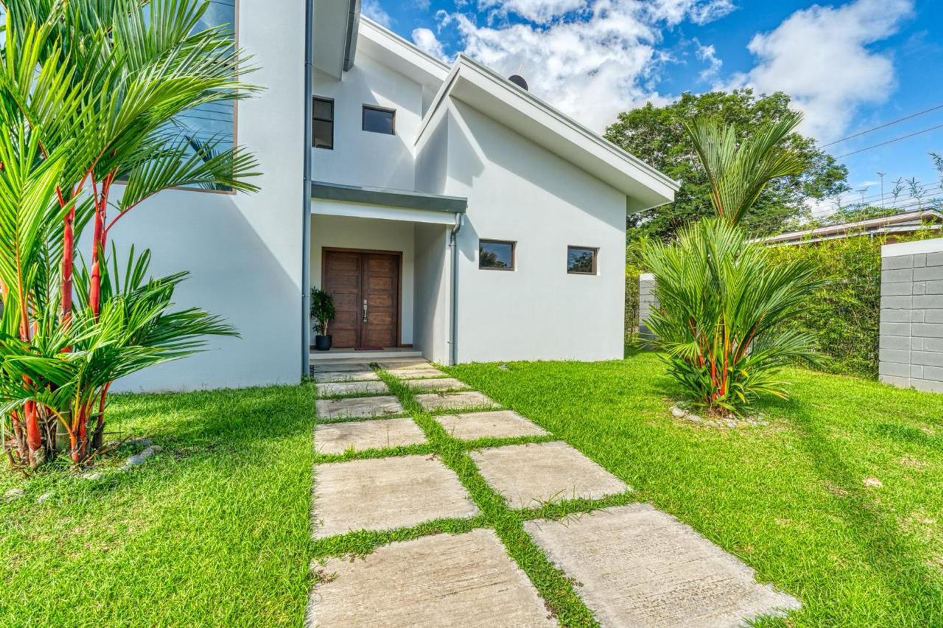 3BR Home + Pool in Uvita Center – Long-Term Rental