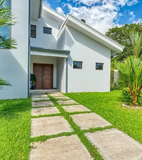 3BR Home + Pool in Uvita Center – Long-Term Rental