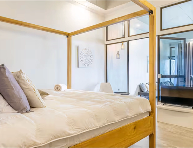King bed & Ocean views
