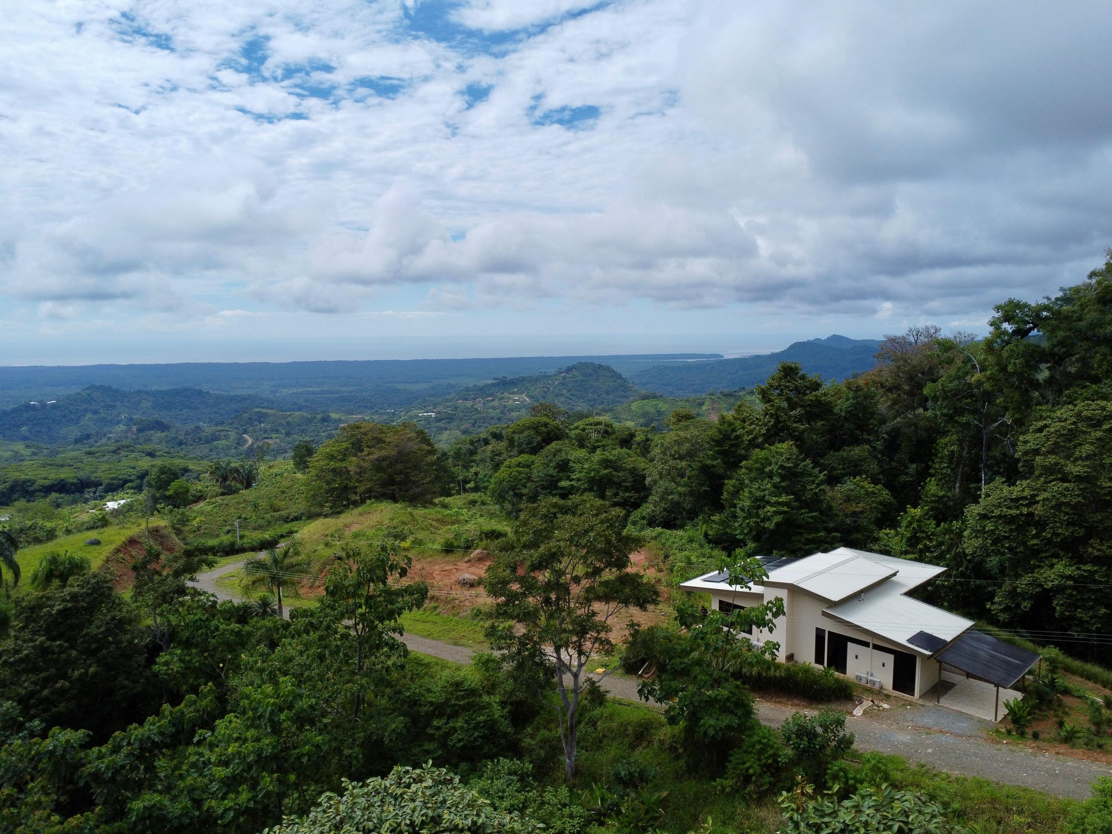 Casa Cantos de Loro - Chontale