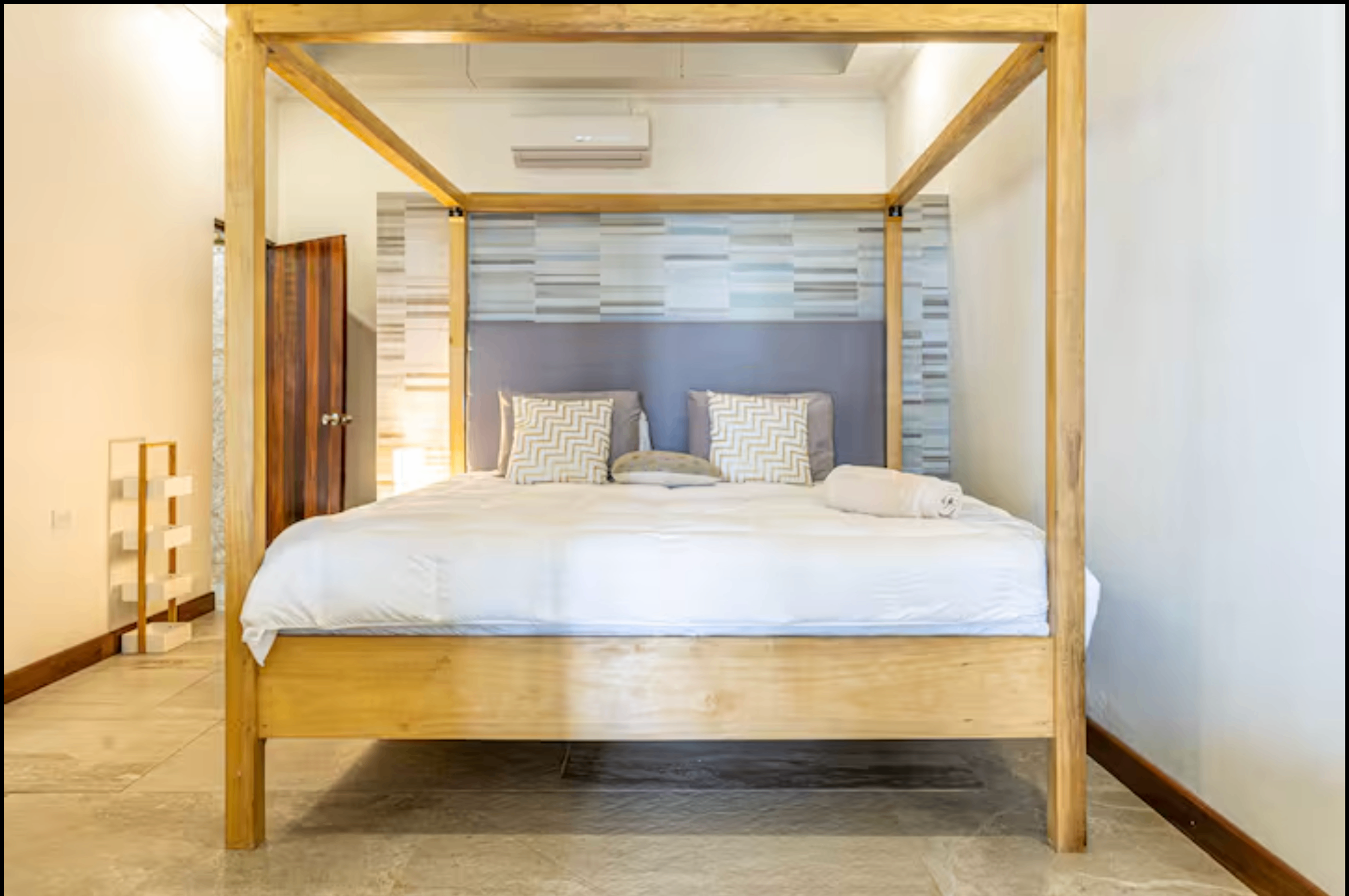 King bed & Ocean views
