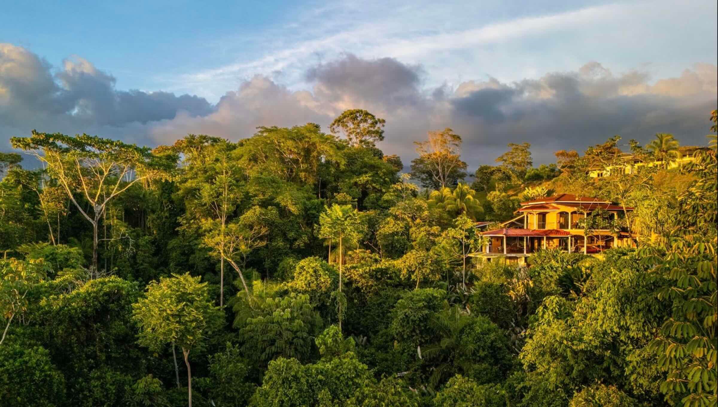 Home surrounded by jungle in Ojochal Costa Rica
