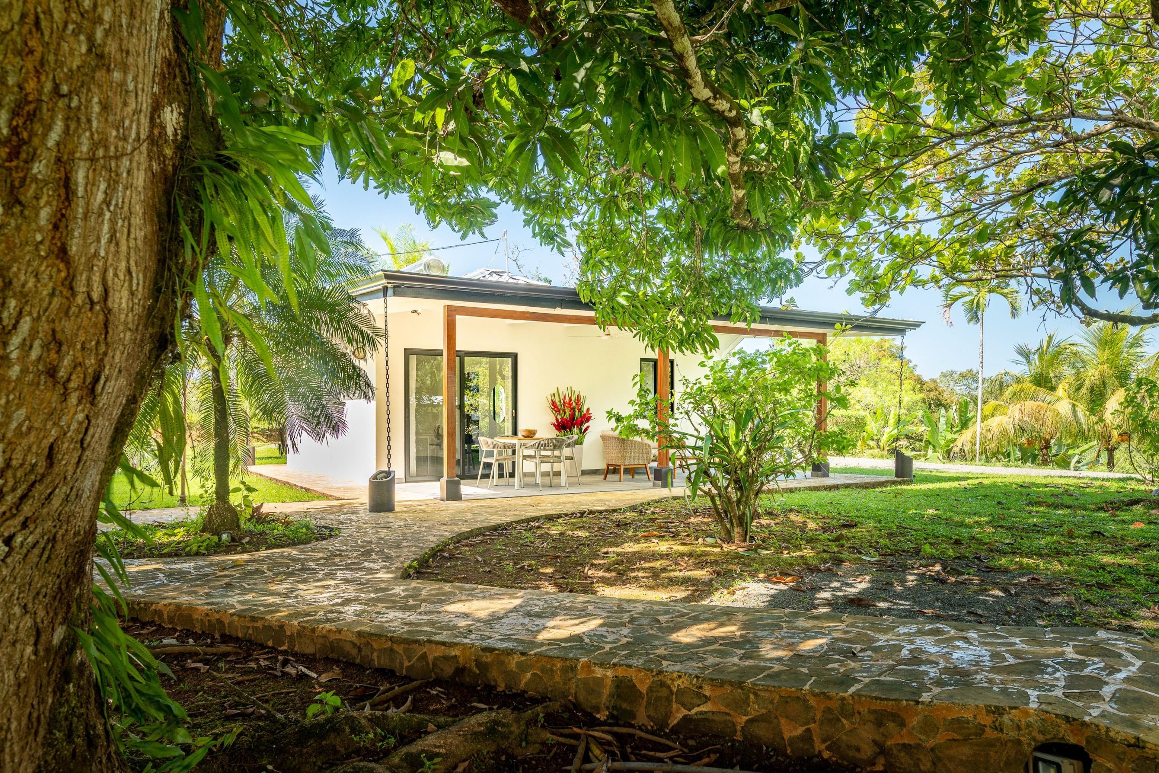 Casa Tierra y Casa Meditacion