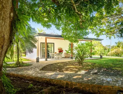 Casa Tierra y Casa Meditacion