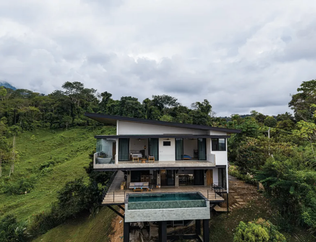 Las Brisas House