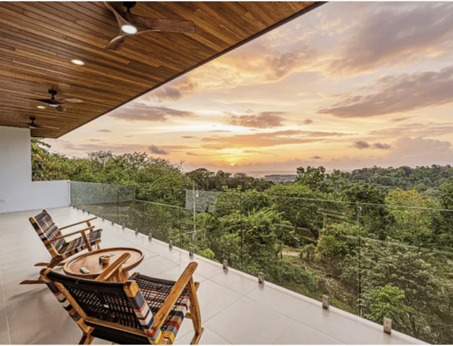 Las Brisas House