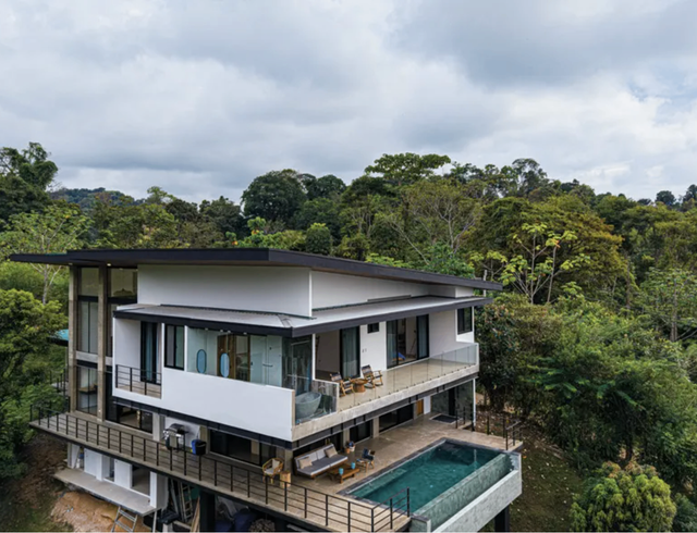 Las Brisas House