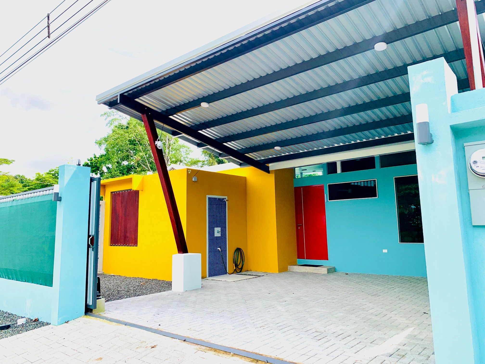 For Long Term Rent.
Beach house 602 in Playa Agujas, 
Modern Style a few steps to the beach...!
