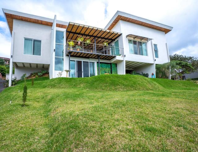 Furnished Mountain View Home for Rent in Condominio El Roble, Grecia
