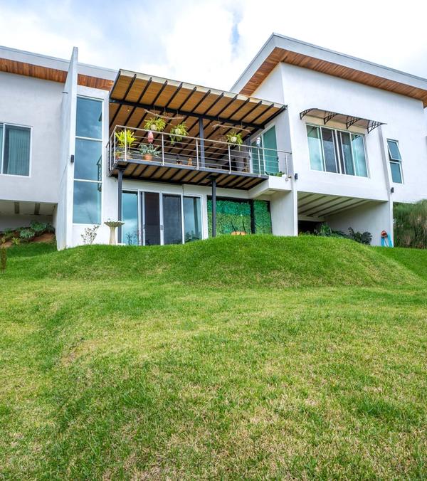 Furnished Mountain View Home for Rent in Condominio El Roble, Grecia