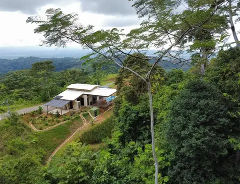 Casa Cantos de Loro - Chontale