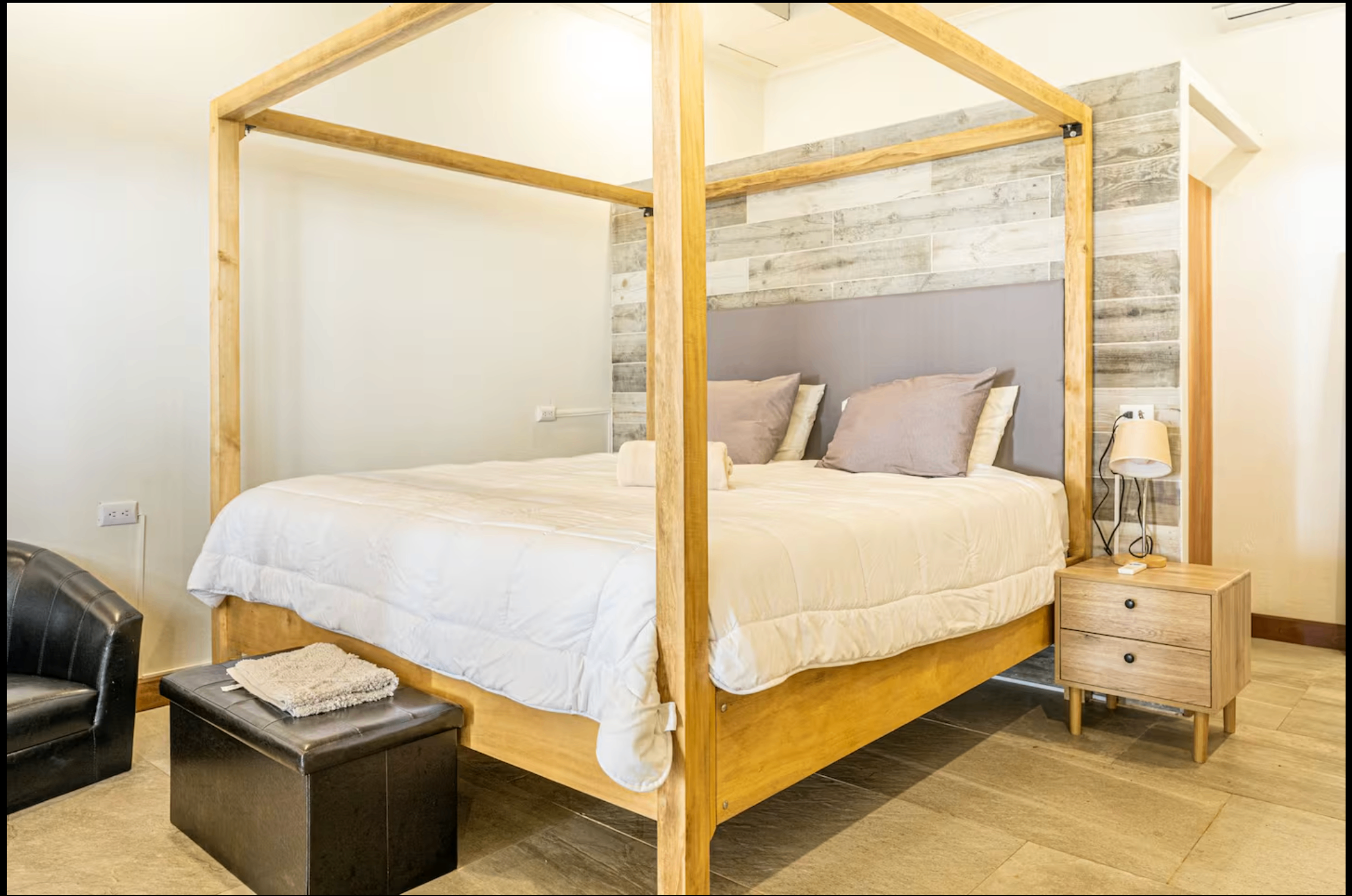 King bed & Ocean views