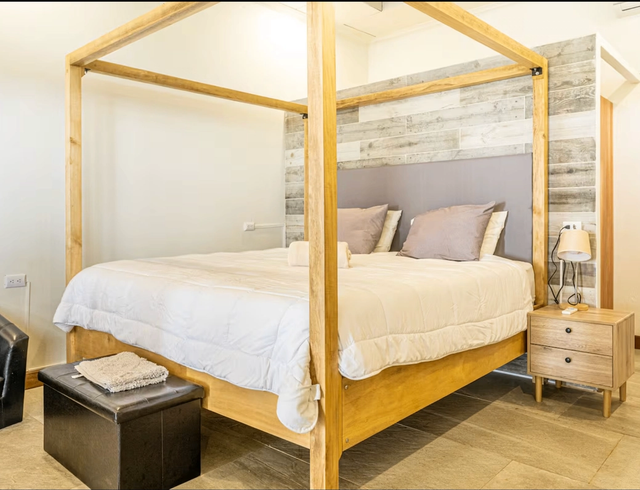 King bed & Ocean views