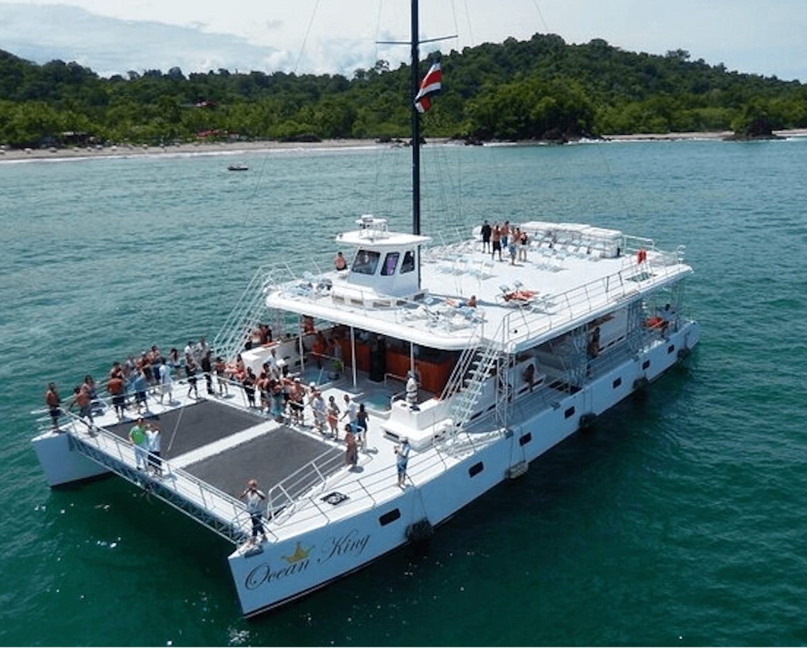 Catamaran and coastal tours from Quepos - Manuel Antonio