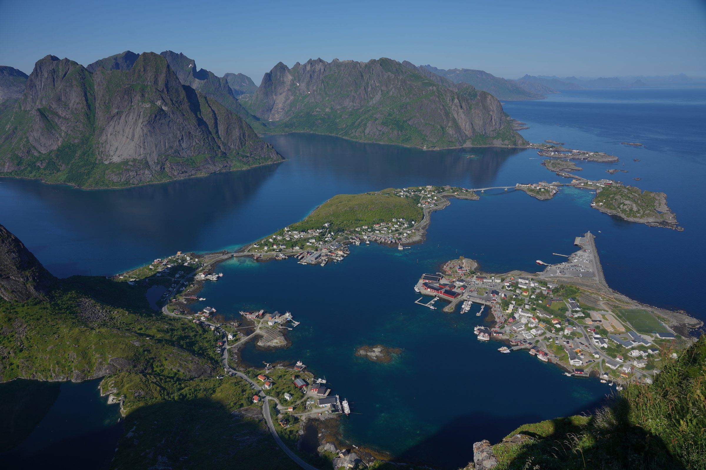 Vue depuis le Reinebringen sur les fjords des Lofoten, en Norvège