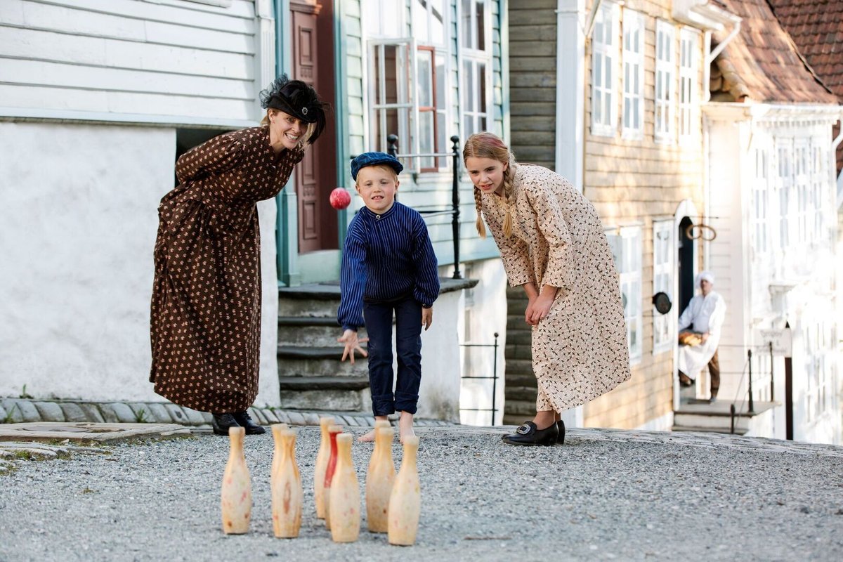 NYHET: Gamle leker fra Bergen med levende skuespill
