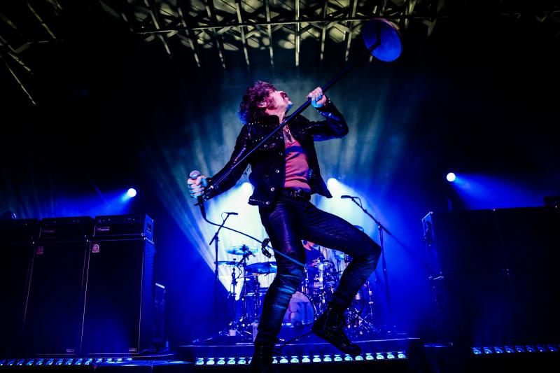 Davey Havok reaching toward the crowd