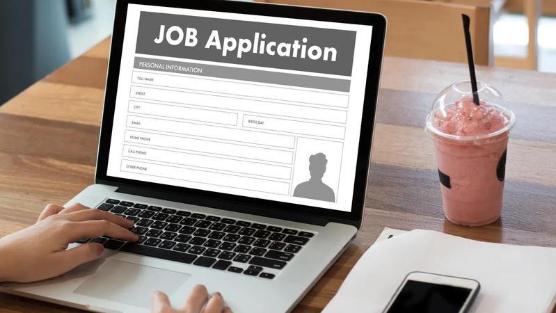 Person applying for US remote jobs on a laptop