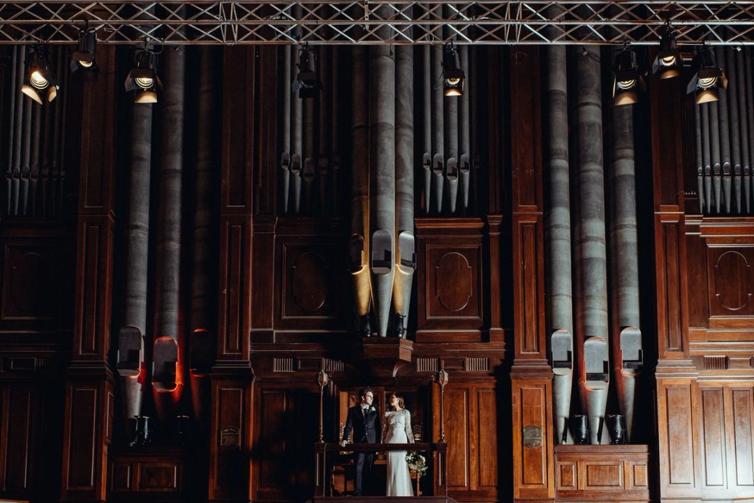 Bride and groom in front of large pipe organ in the Dunedin Town Hall