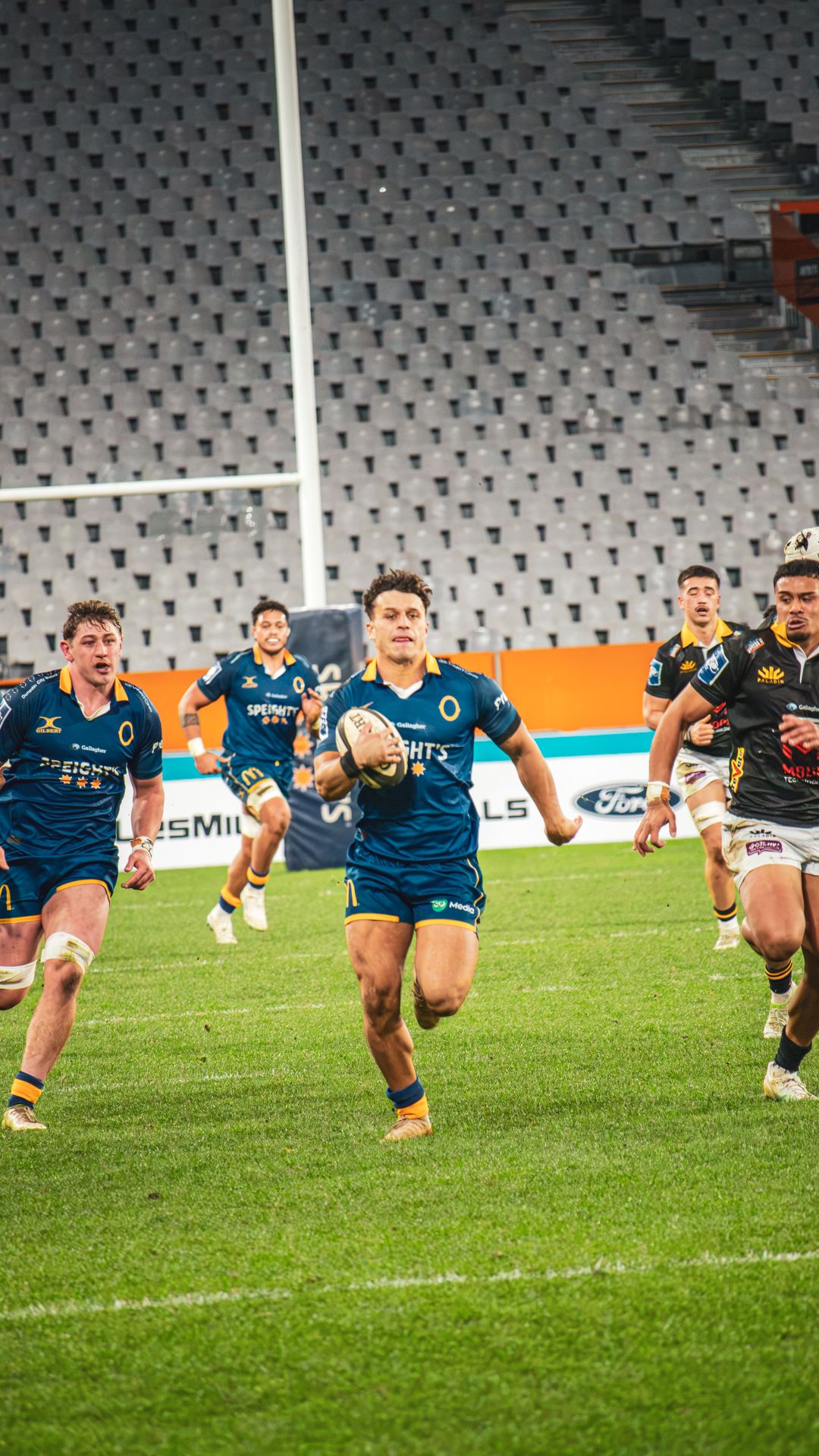 Jake Te Hiwi makes a break